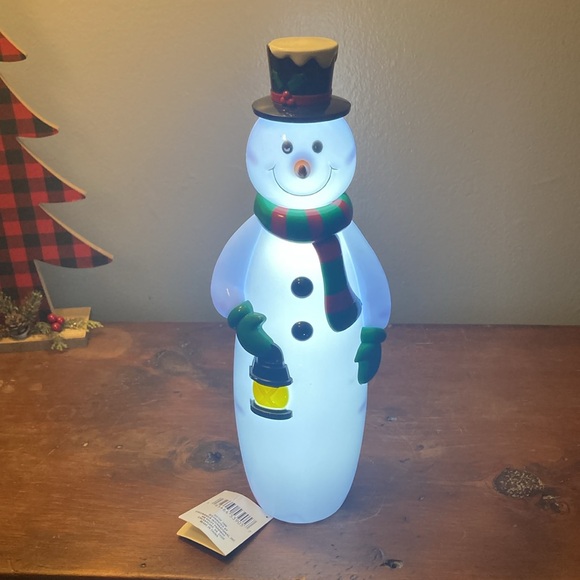 NWT- 14” LED Light Up Adorable Snowman Decoration 🔋 Operated - Picture 4 of 17